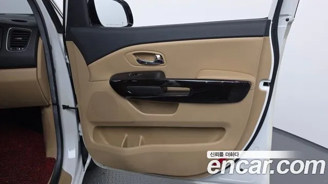 Kia Carnival — фото 25