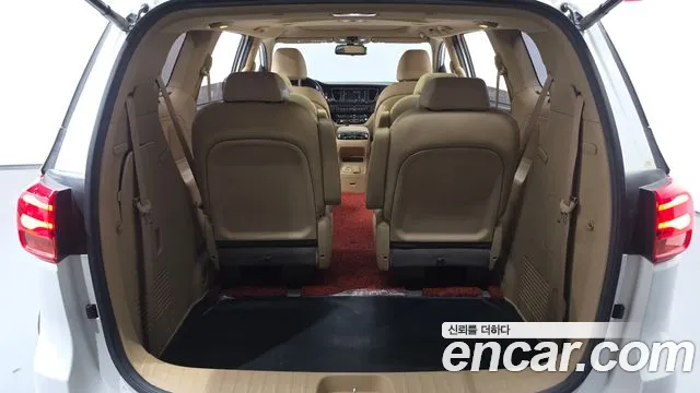 Kia Carnival — фото 27