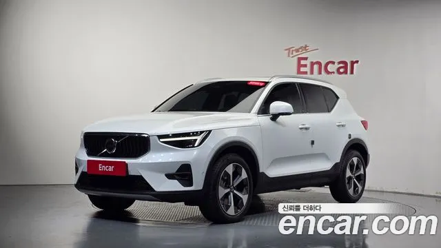 Volvo XC40 — фото 1