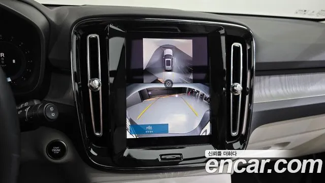 Volvo XC40 — фото 14
