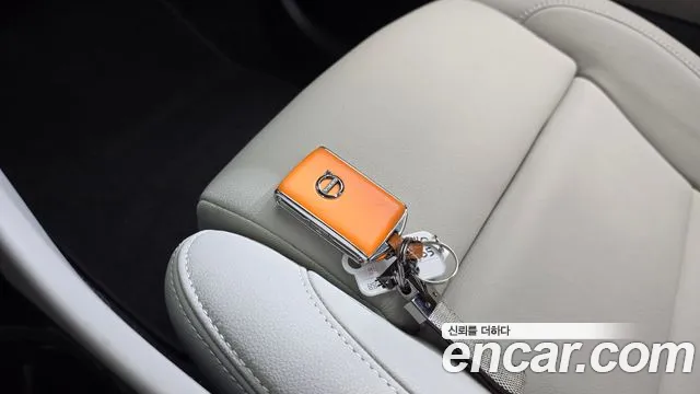 Volvo XC40 — фото 16