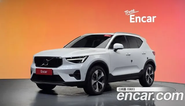 Volvo XC40 — фото 21