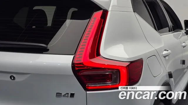 Volvo XC40 — фото 24