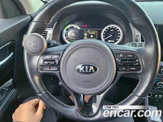 Kia Niro — фото 10