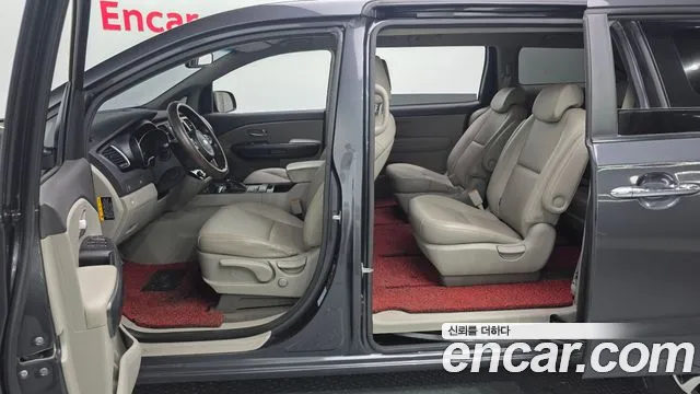 Kia Carnival — фото 11