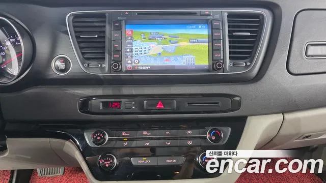 Kia Carnival — фото 13