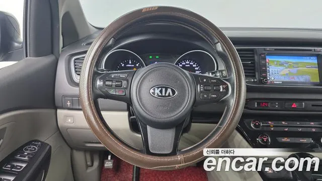 Kia Carnival — фото 14
