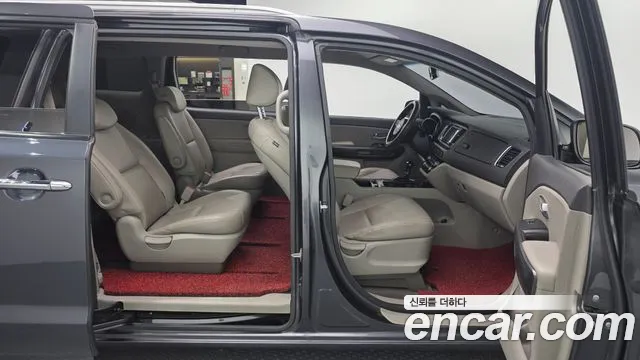 Kia Carnival — фото 19