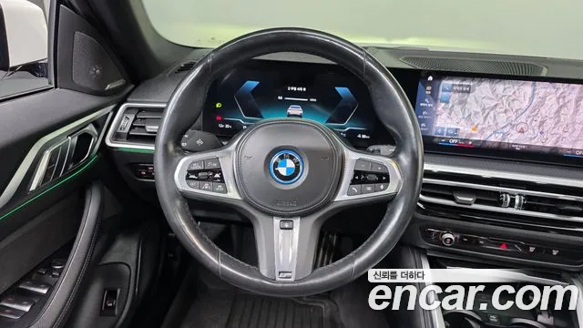 BMW i4 — фото 12