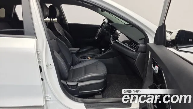 Kia Niro — фото 11