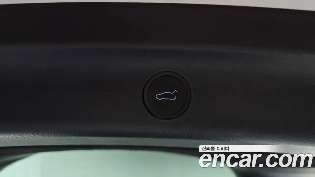 Tesla Model Y — фото 16