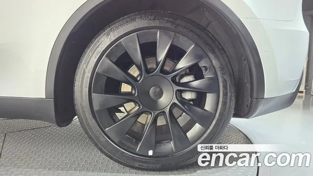 Tesla Model Y — фото 22