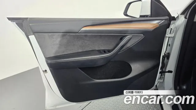Tesla Model Y — фото 25