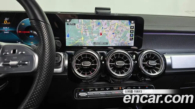 Mercedes-Benz EQB — фото 12