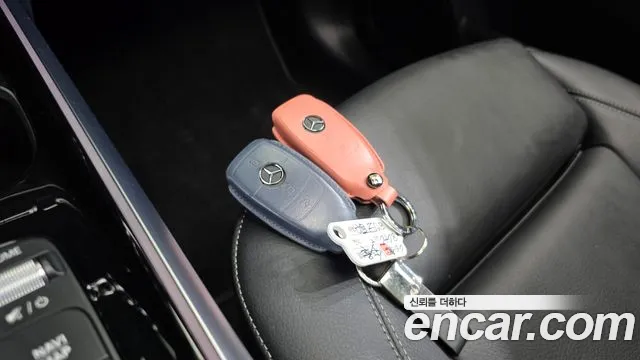 Mercedes-Benz EQB — фото 15