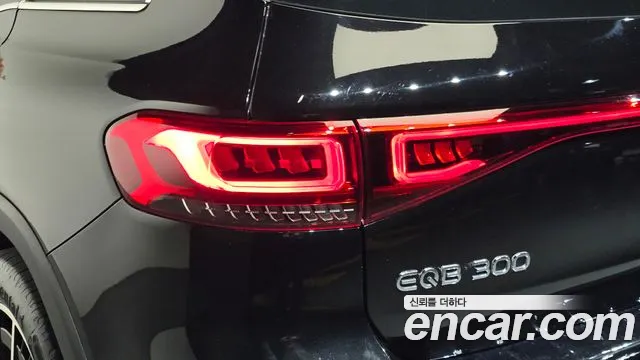 Mercedes-Benz EQB — фото 24