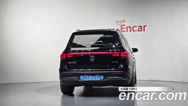 Mercedes-Benz EQB — фото 4