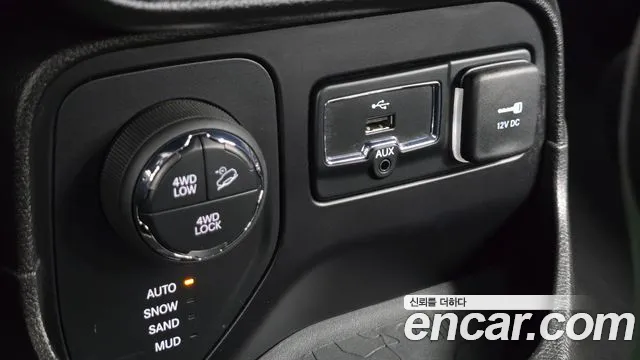 Jeep Renegade — фото 13
