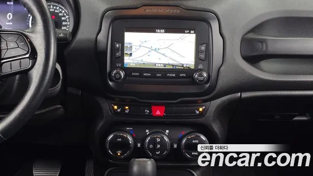 Jeep Renegade — фото 14