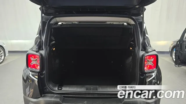 Jeep Renegade — фото 19