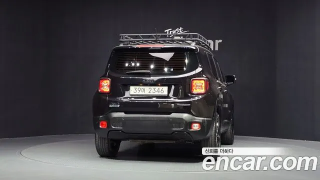Jeep Renegade — фото 4