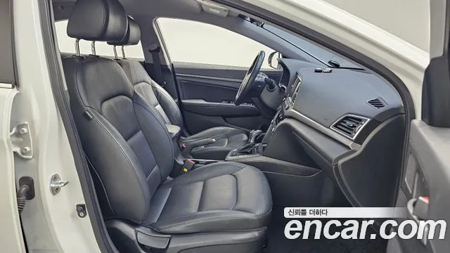 Hyundai Avante — фото 11
