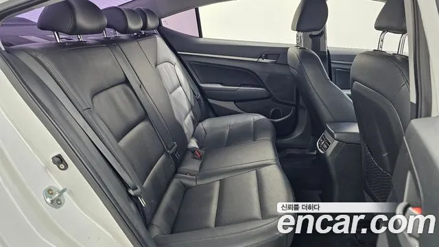 Hyundai Avante — фото 12