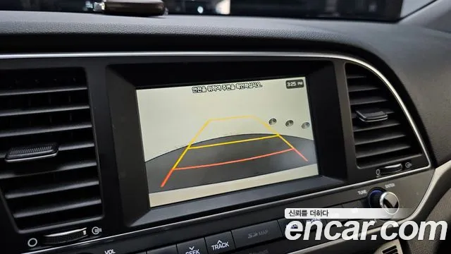 Hyundai Avante — фото 15