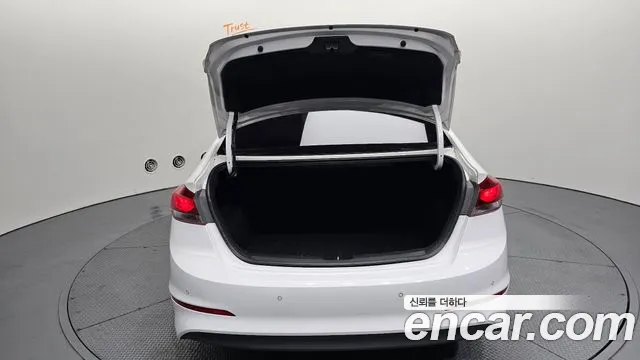 Hyundai Avante — фото 18