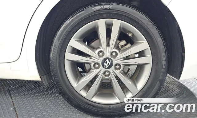 Hyundai Avante — фото 20