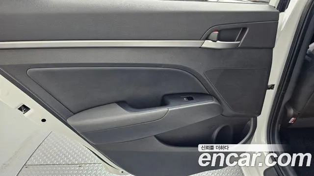 Hyundai Avante — фото 24