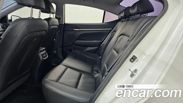 Hyundai Avante — фото 25