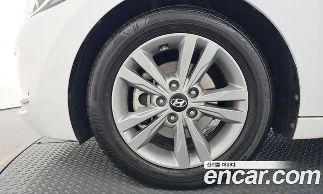 Hyundai Avante — фото 5