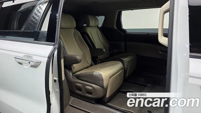 Kia Carnival — фото 12