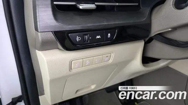 Kia Carnival — фото 17