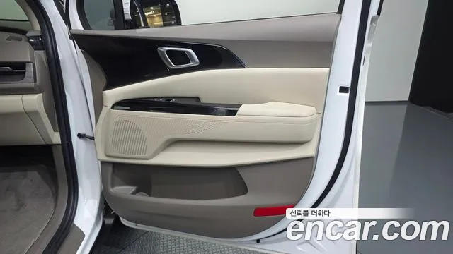 Kia Carnival — фото 25
