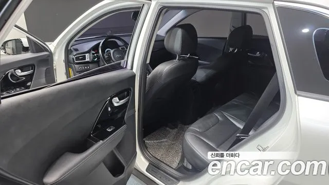 Kia Niro — фото 11