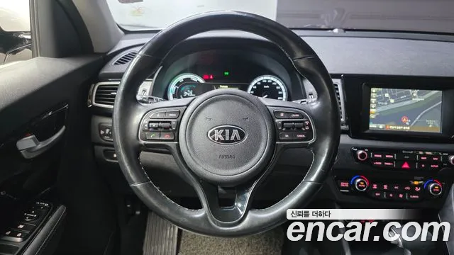 Kia Niro — фото 12