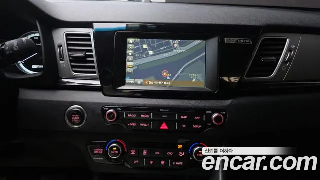 Kia Niro — фото 20