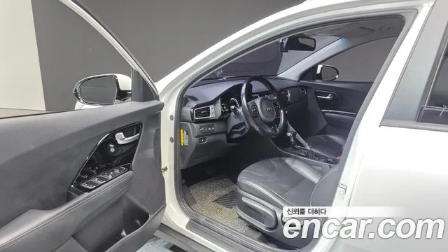 Kia Niro — фото 10