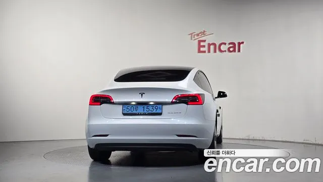 Tesla Model 3 — фото 4