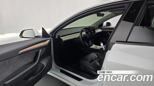 Tesla Model 3 — фото 10