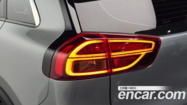 Kia Niro — фото 23