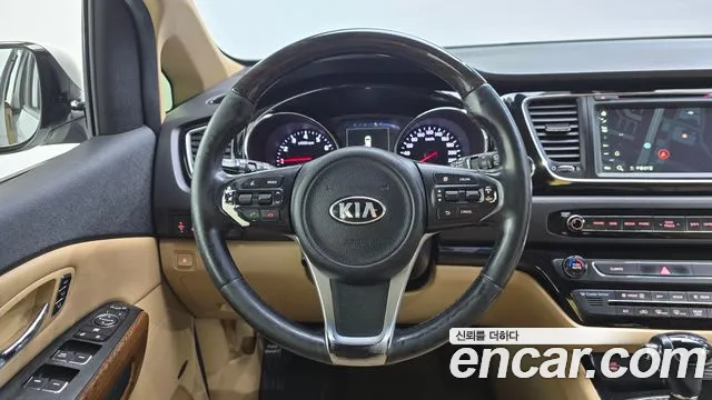 Kia Carnival — фото 13