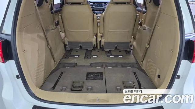 Kia Carnival — фото 17