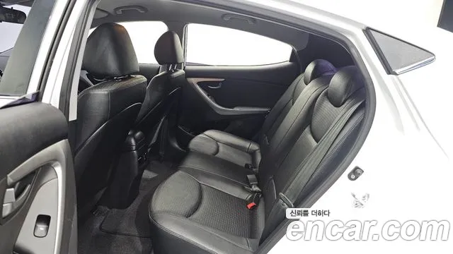 Hyundai Avante — фото 12