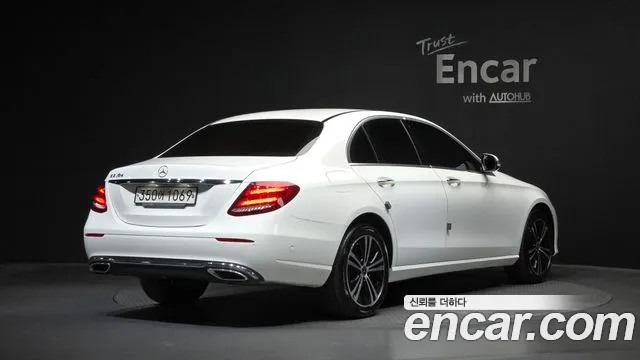 Mercedes-Benz E-Class — фото 1