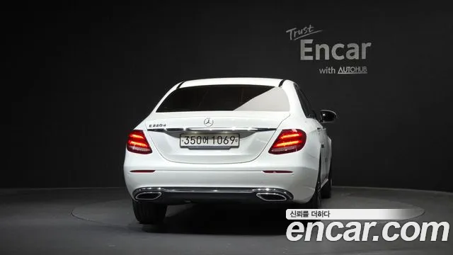 Mercedes-Benz E-Class — фото 3