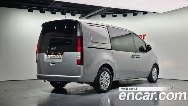 Hyundai Staria — фото 1