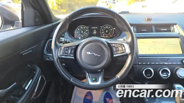 Jaguar E-PACE — фото 12